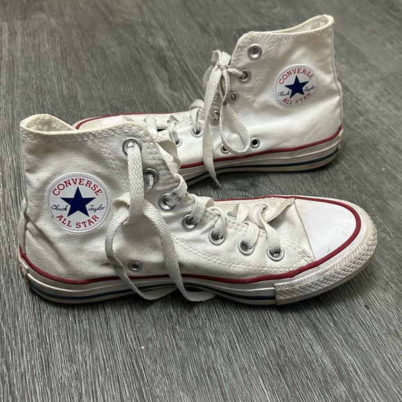 Shoes - Converse Hightops Women’s 6
